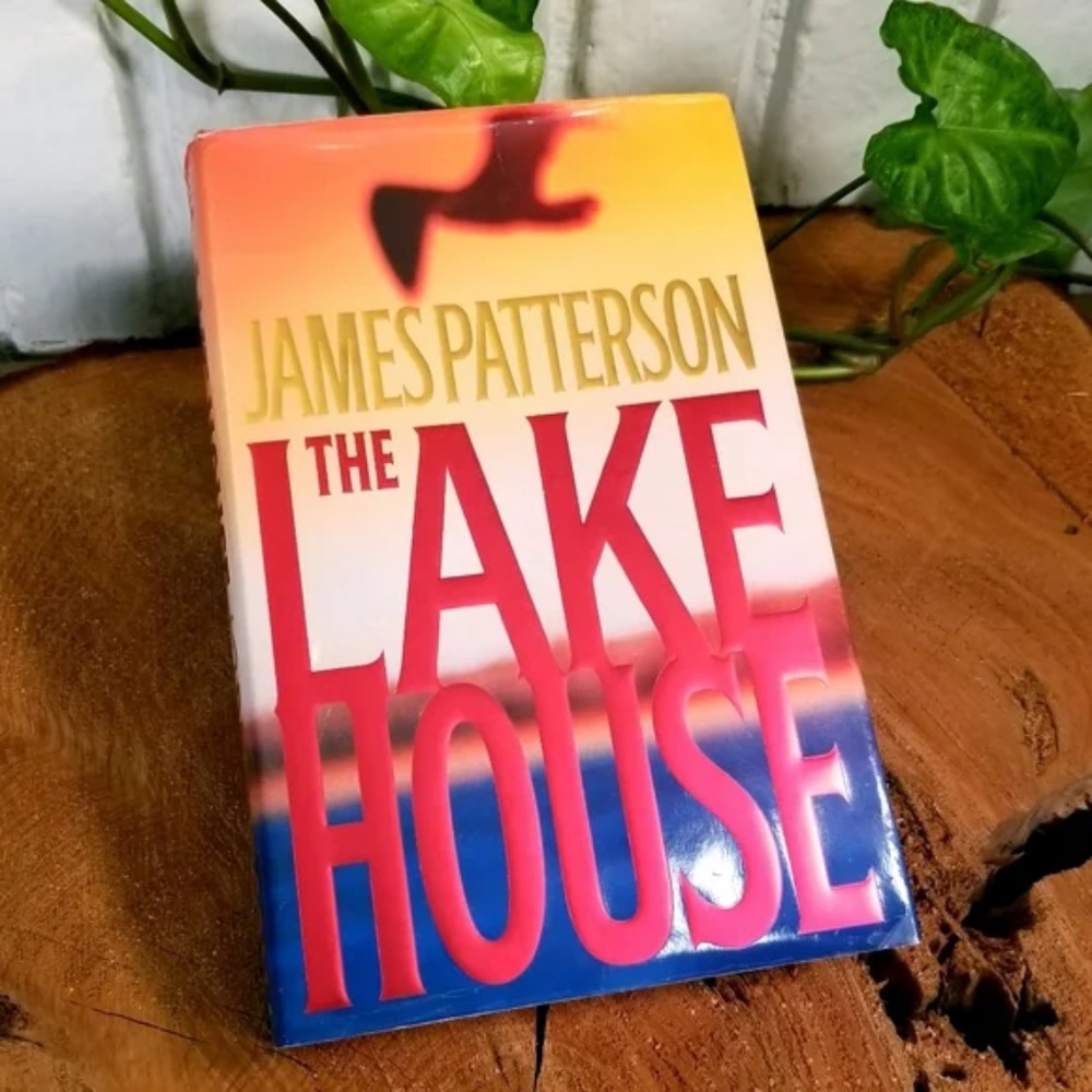 { ❤️ $5 } James Patterson Novel The Lake House
